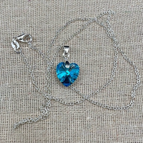 NIB 925 Sterling Silver Zircon Skye Blue Heart Pendant and Earring Set - Picture 2 of 10